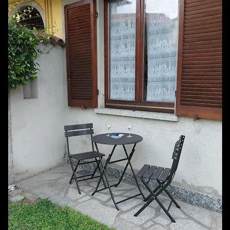 Il Gatto Ombrellaio - Gateway To Stresa, Maggiore And Mountains * Stropino